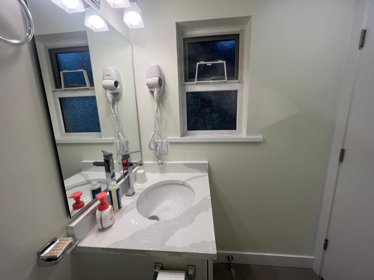 Quite House Near The Vancouver Airport 리치먼드 외부 사진